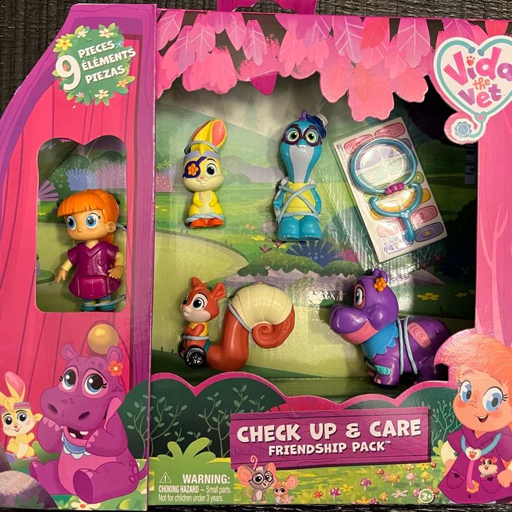 Vida, the vet check up and care friendship pack with five action figures toy New
